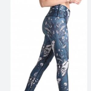 Yoga Democracy lightweight skinny stretch legging 
Size S